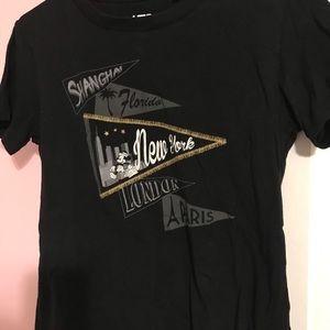 🔵3/$20 Uniqlo Disney travel theme t shirt